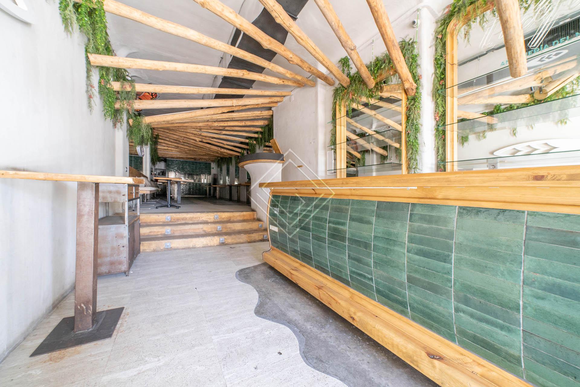 Magnífico local con terraza frente a El Retiro - Imagen 2