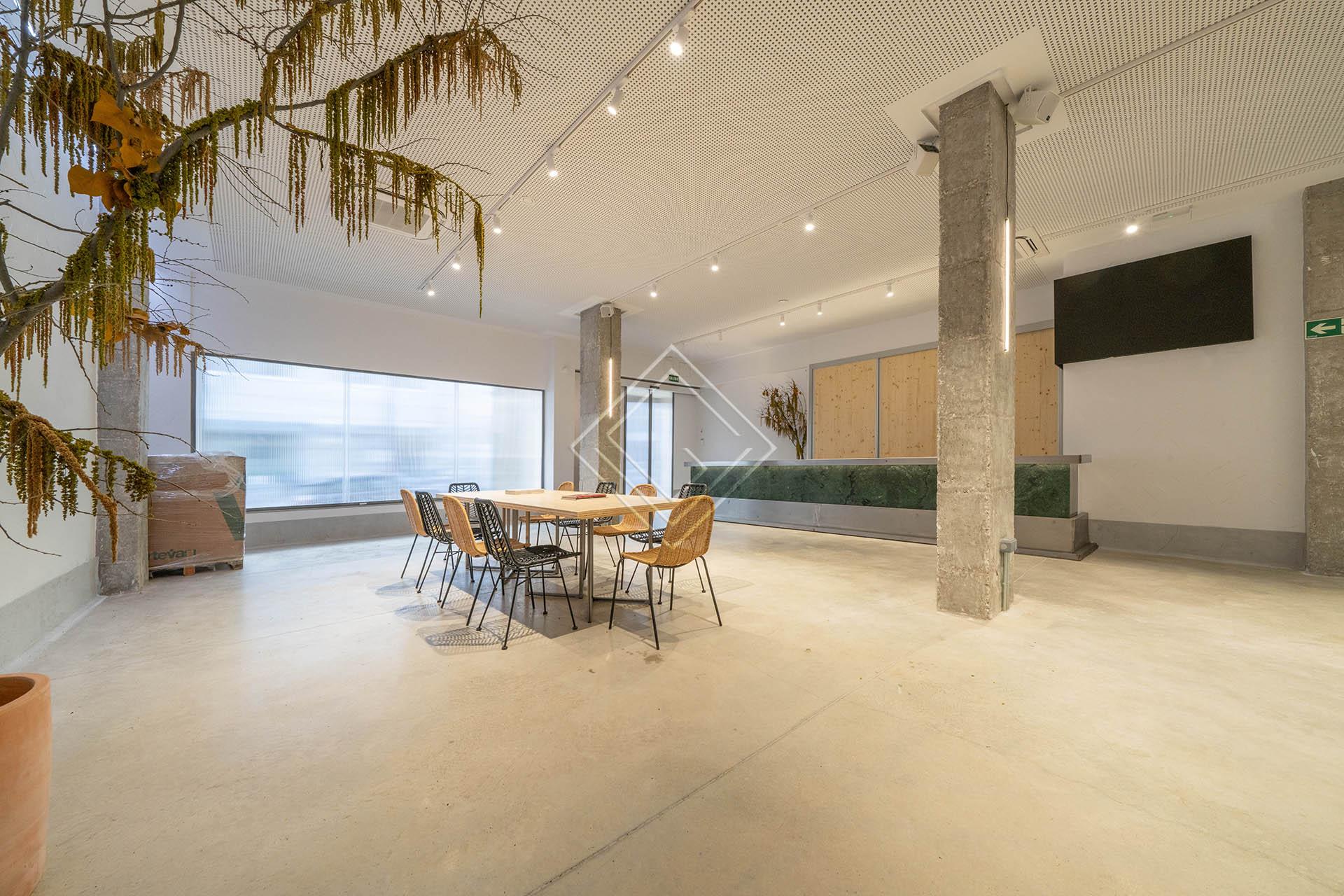 Espectacular local en rentabilidad con salida de humos en Barrio de Salamanca - Imagen 1