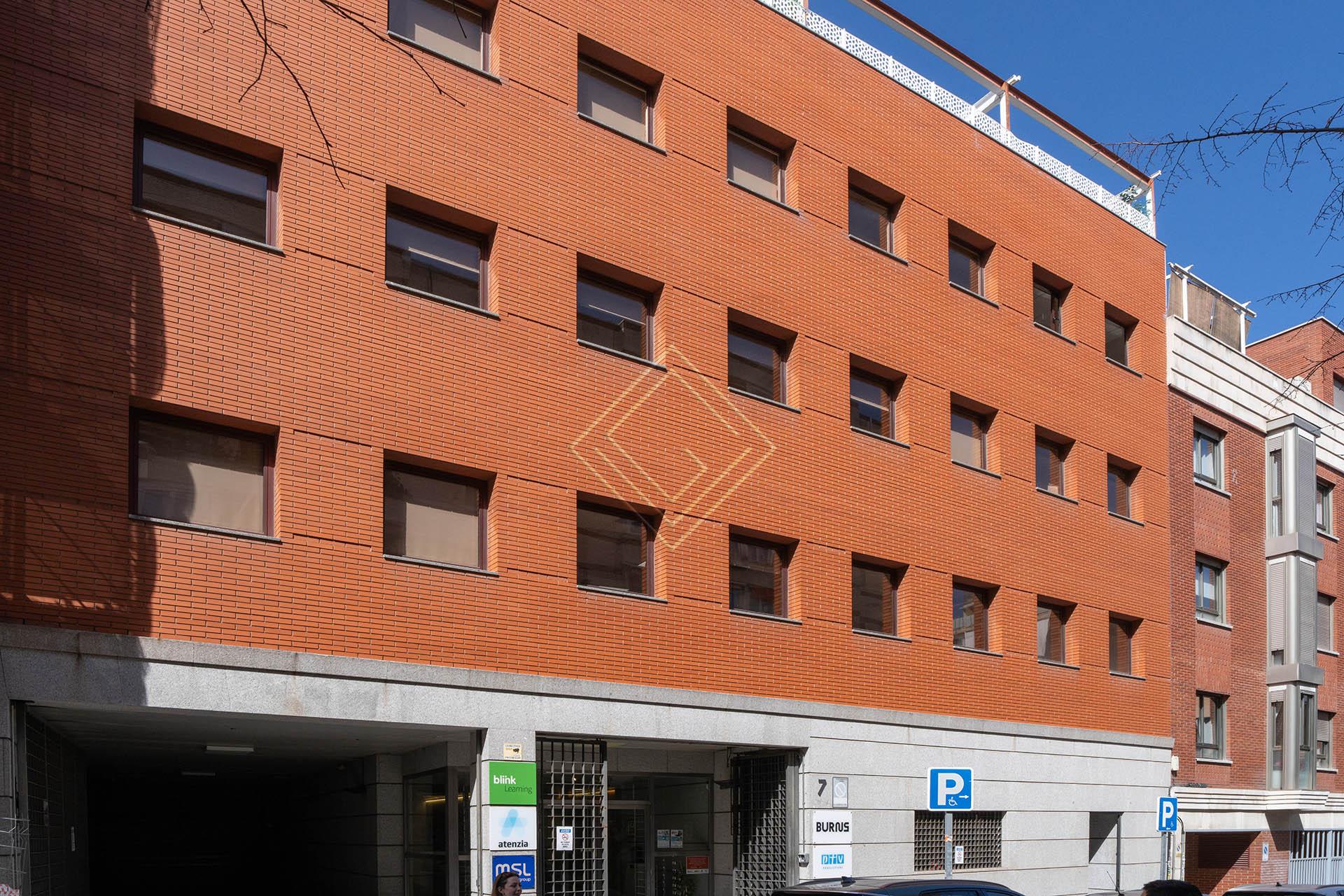 Planta completa junto al Barrio de Salamanca - Imagen 1