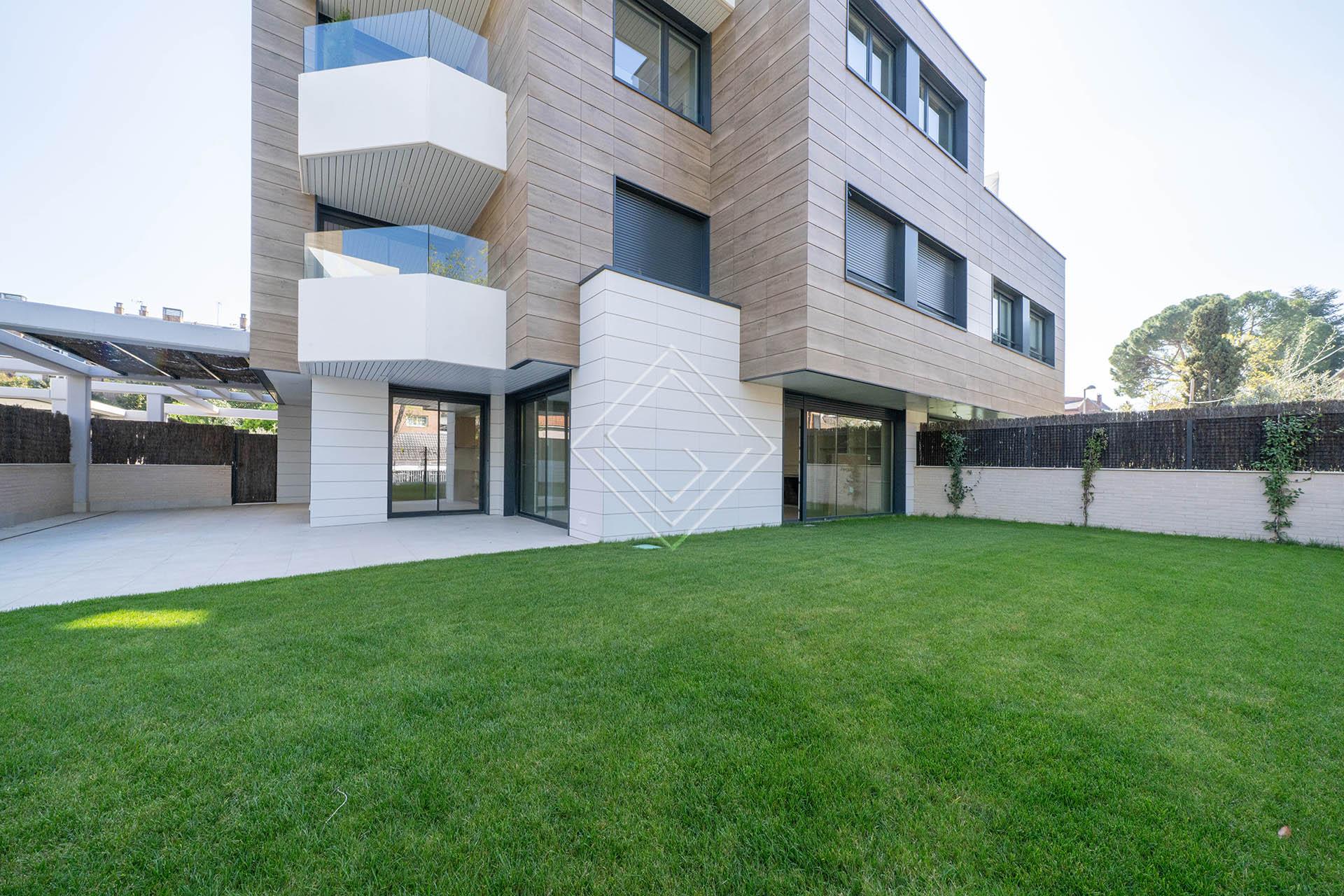 Magnifico bajo con Jardín en Puerta de Hierro  - Imagen 3