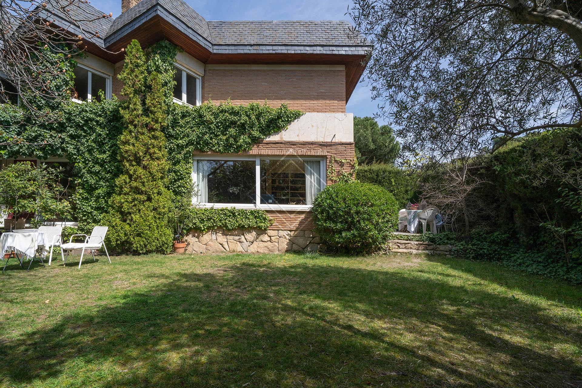 Magnífico pareado en Colonia Diplomáticos - Imagen 2