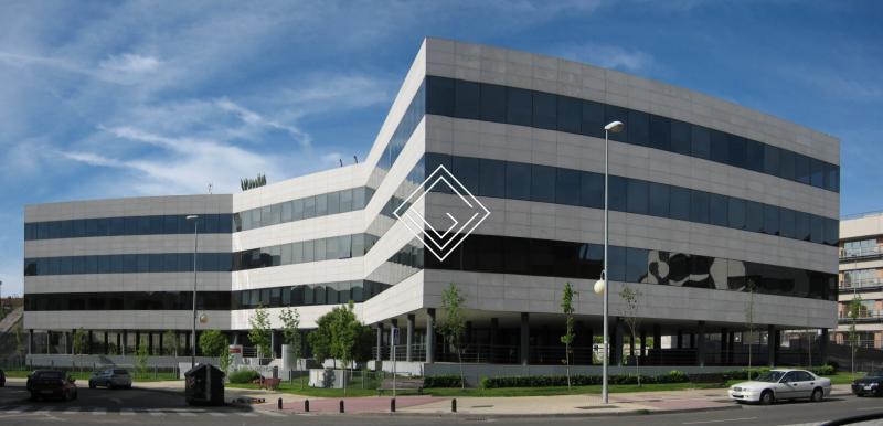Amplia oficina en Edificio América - Imagen 1
