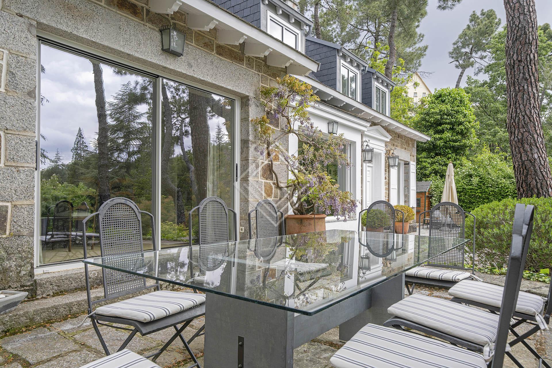 Fantástica casa con jardín en El Escorial - Imagen 3