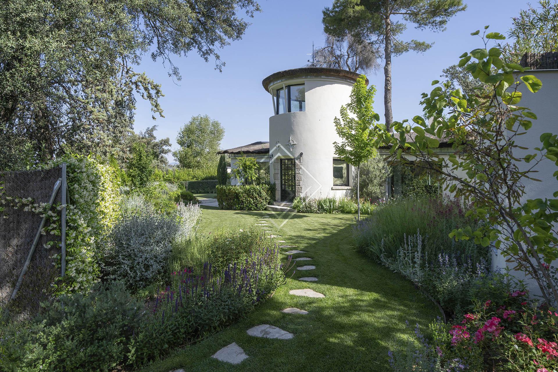 Maravillosa vivienda en alquiler en Colonia Fuentelarreyna con vistas al Monte del Pardo - Imagen 2