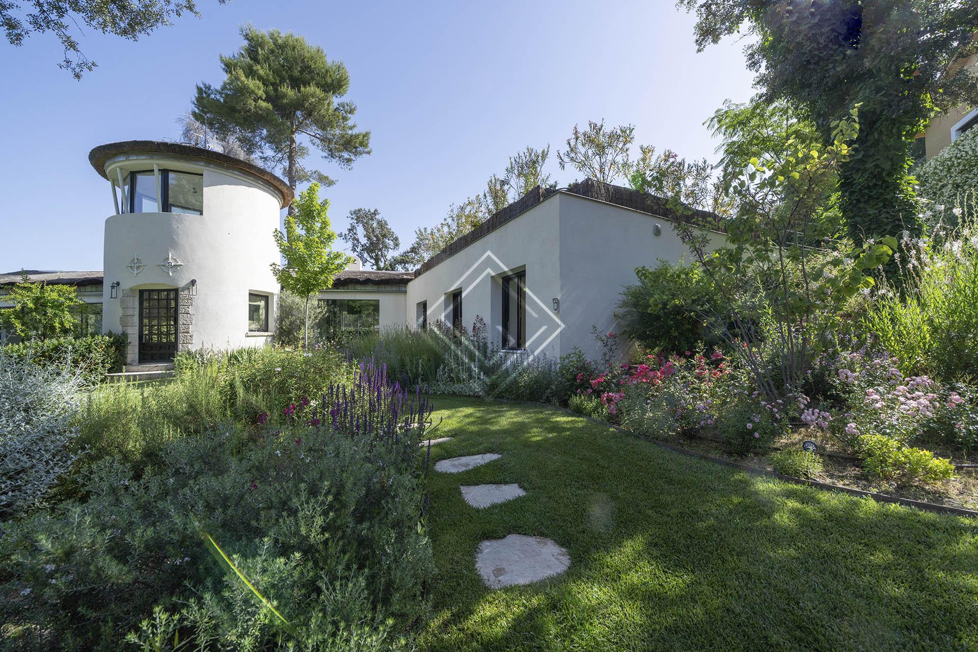 Maravillosa vivienda en alquiler en Colonia Fuentelarreyna con vistas al Monte del Pardo - Imagen 3