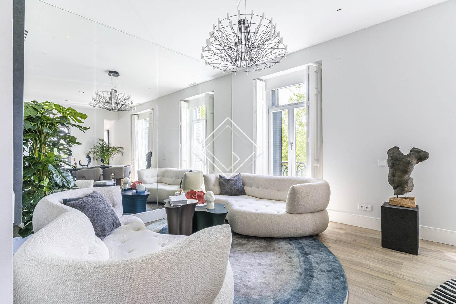 Magnífica vivienda en esquina con vistas al Retiro - Imagen 1