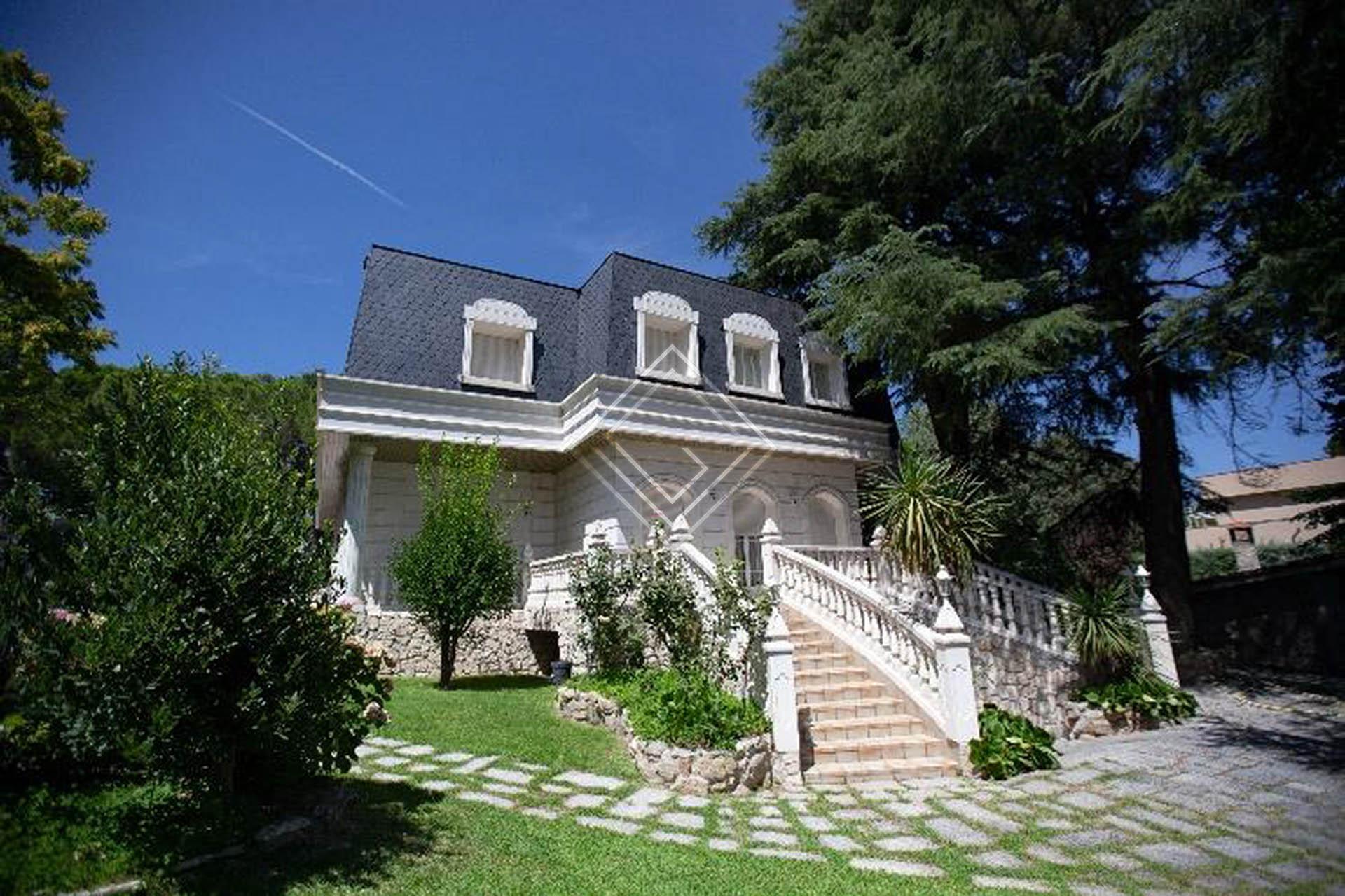 Maravillosa casa de estilo clásico en Casa Quemada - Imagen 2