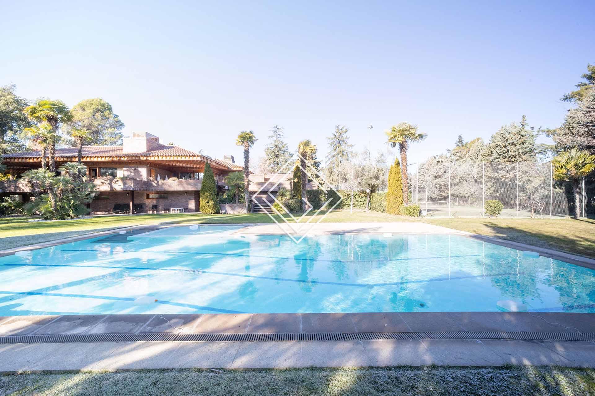 Fabulosa vivienda con espectacular jardín en La Florida - Imagen 1