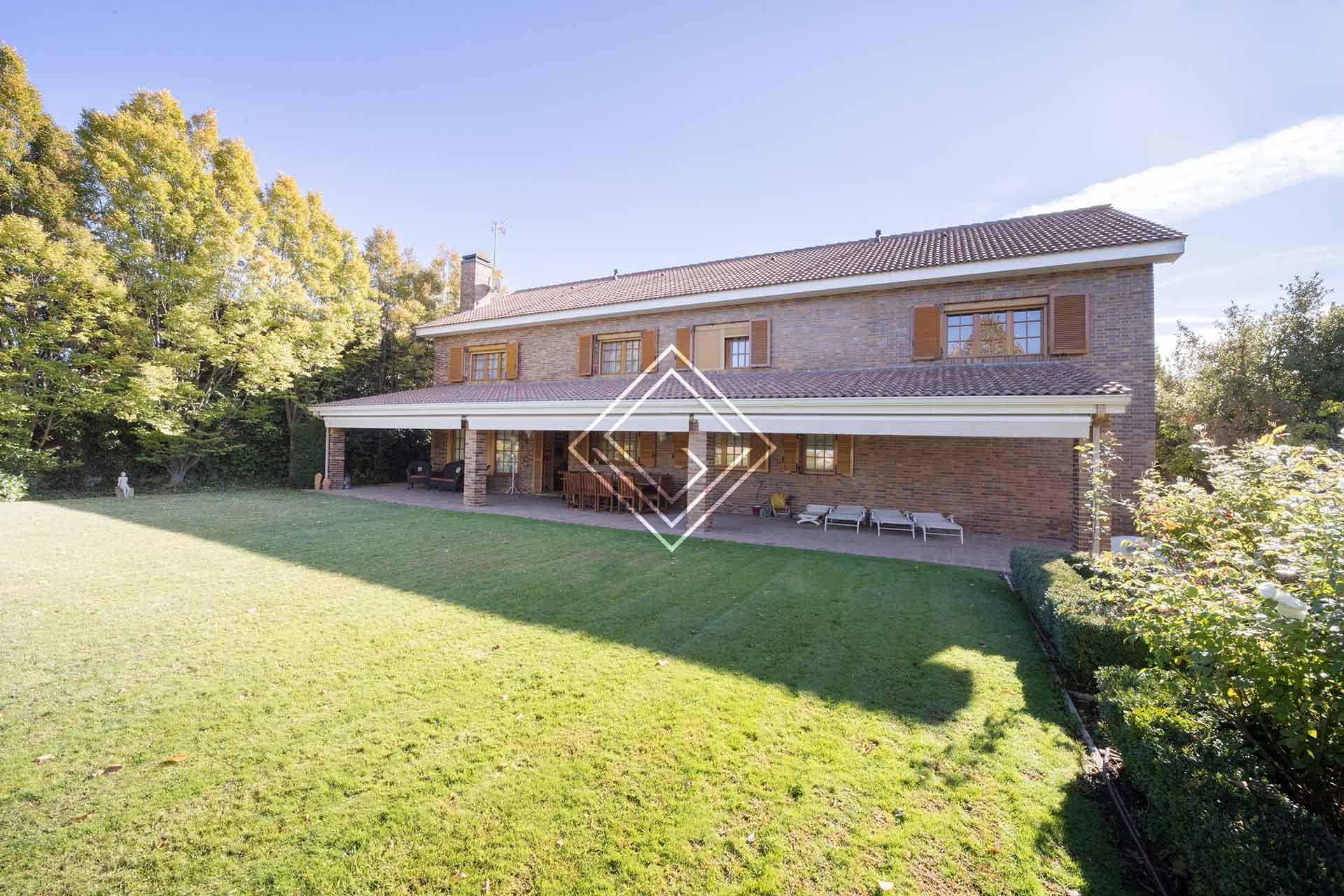 Amplio chalet independiente en Monte Alina - Imagen 1