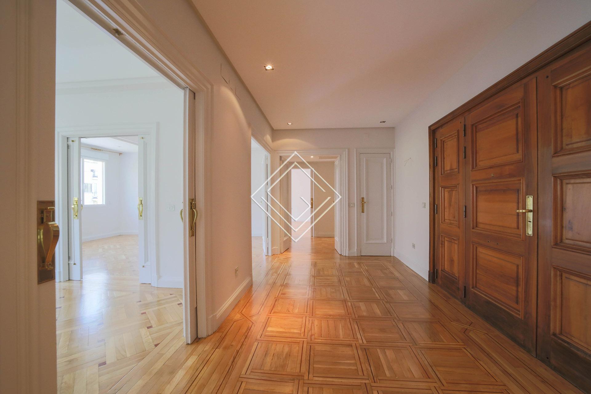 Amplio piso en alquiler en Barrio de Salamanca - Imagen 2