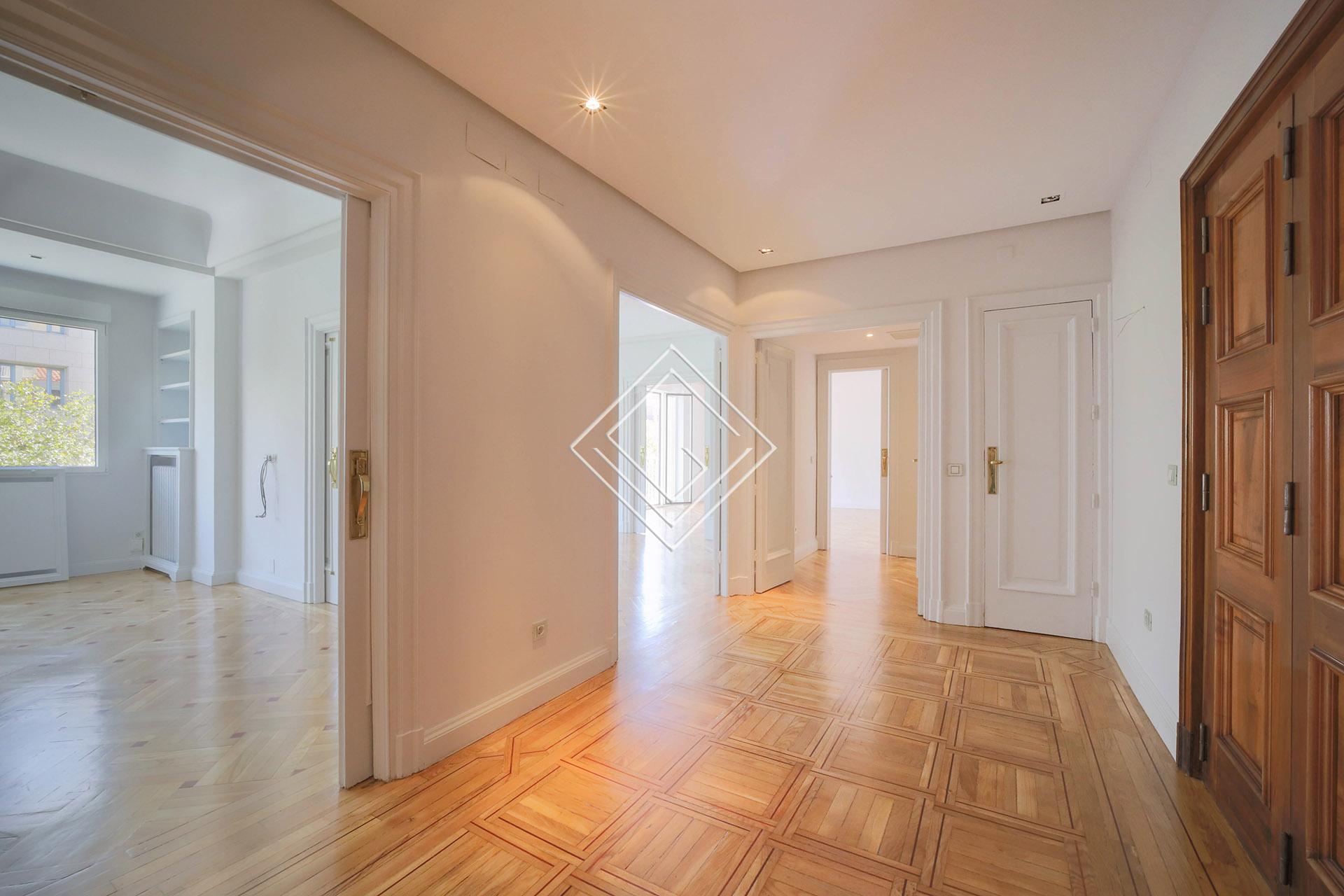 Amplio piso en alquiler en Barrio de Salamanca - Imagen 3