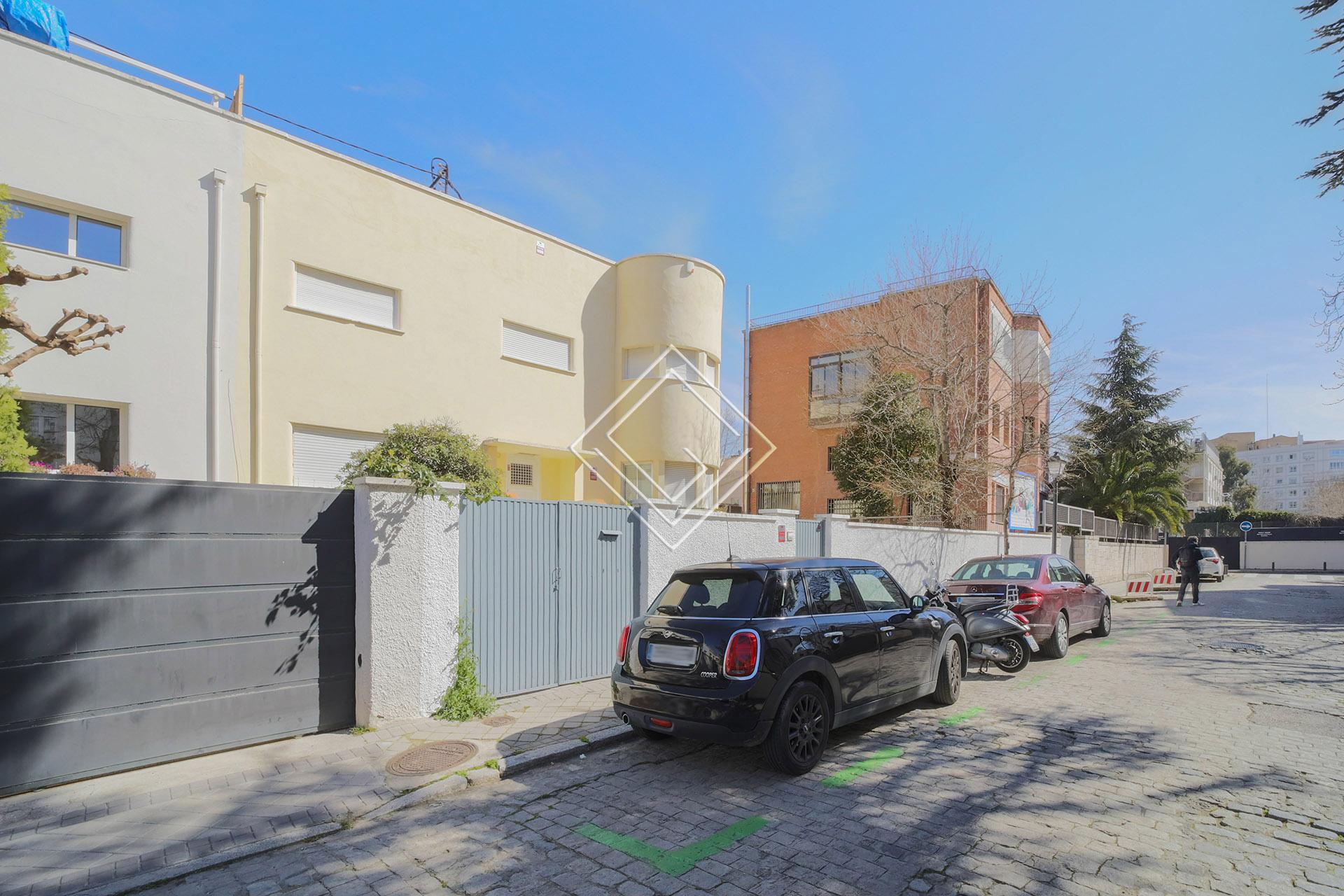 Estupenda casa pareada para reformar en El Viso - Imagen 1