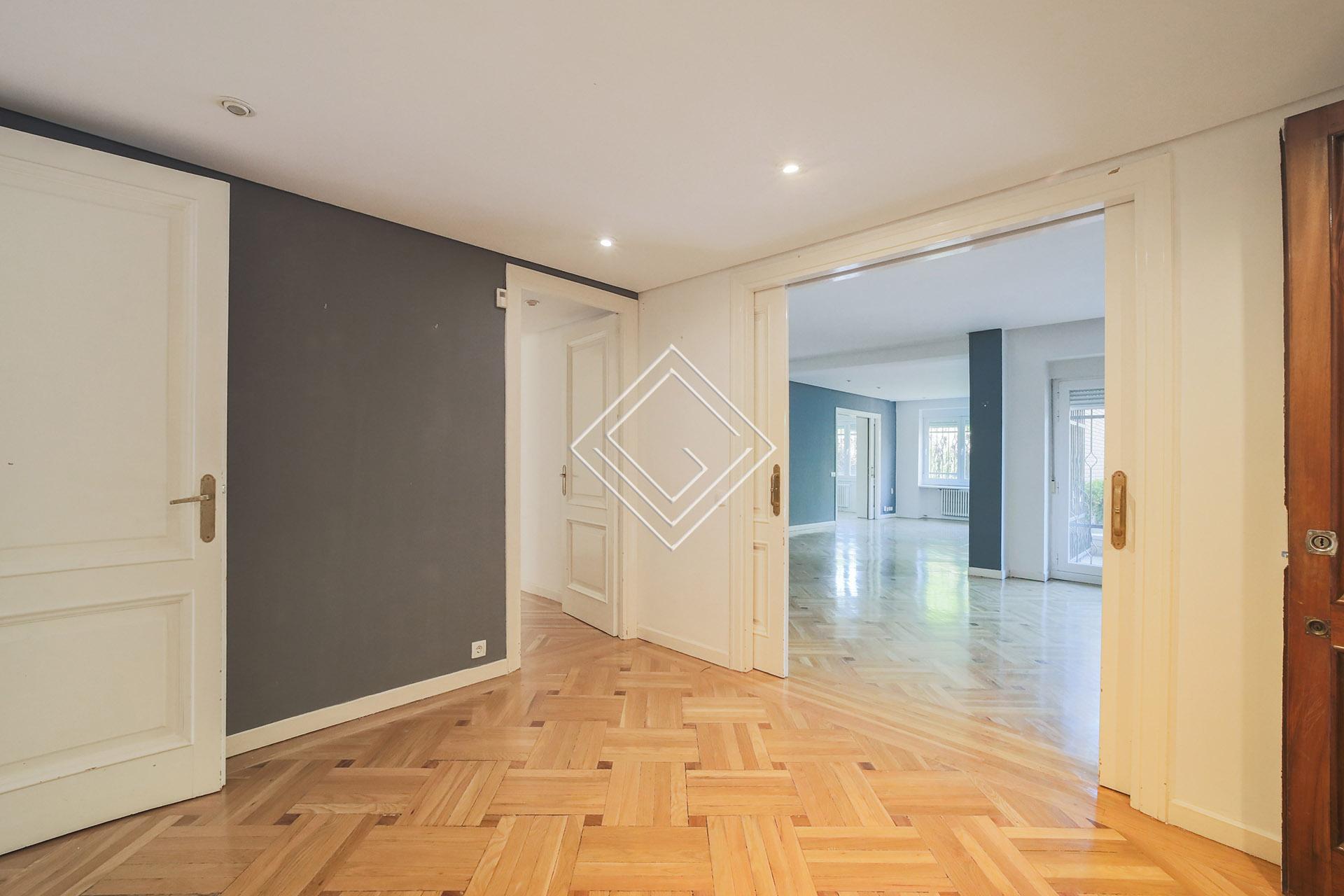 Amplio y luminoso bajo en El Viso - Imagen 3