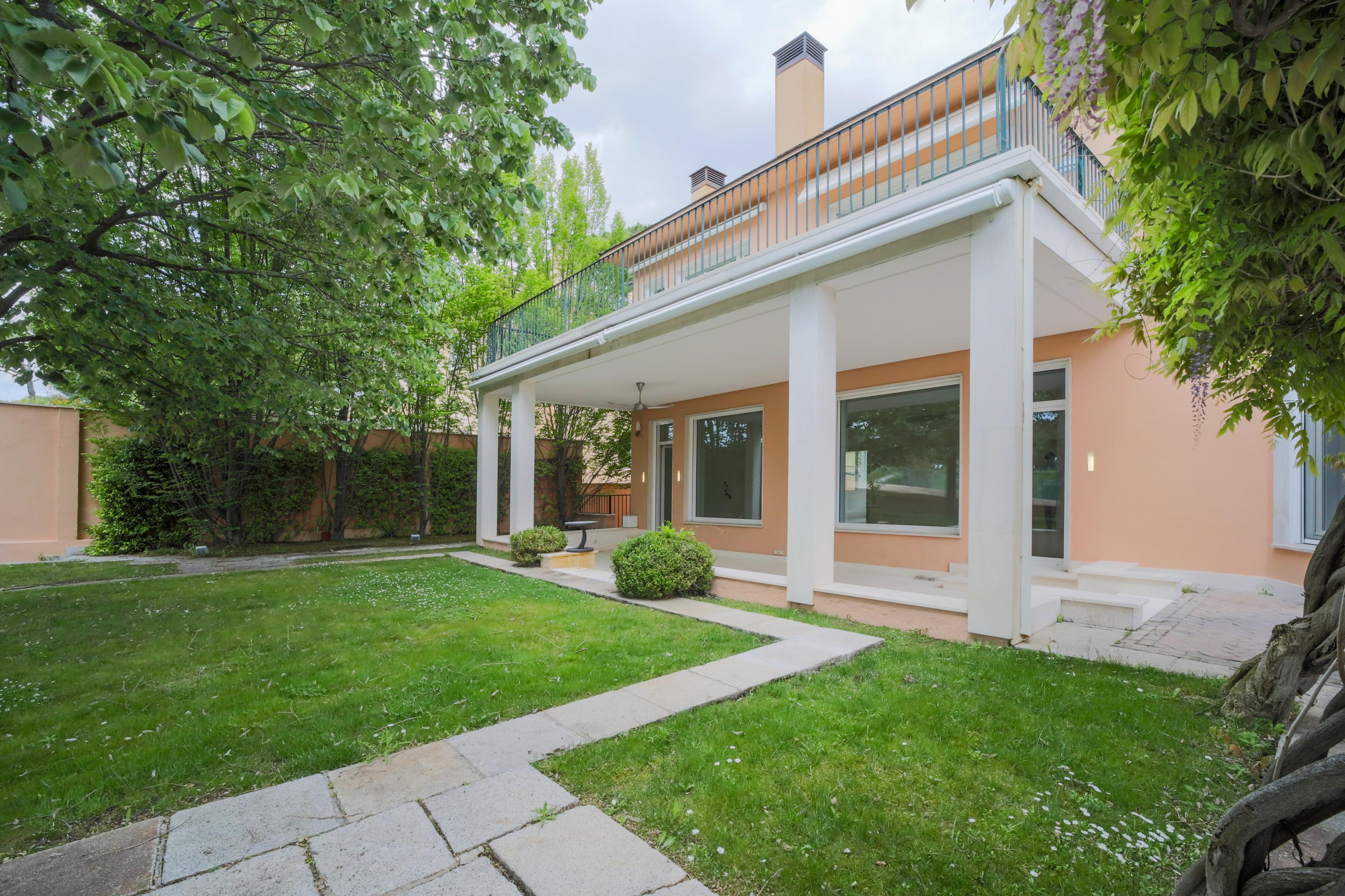 Fabulosa casa en alquiler en la Colonia Puerta de Hierro - Imagen 1