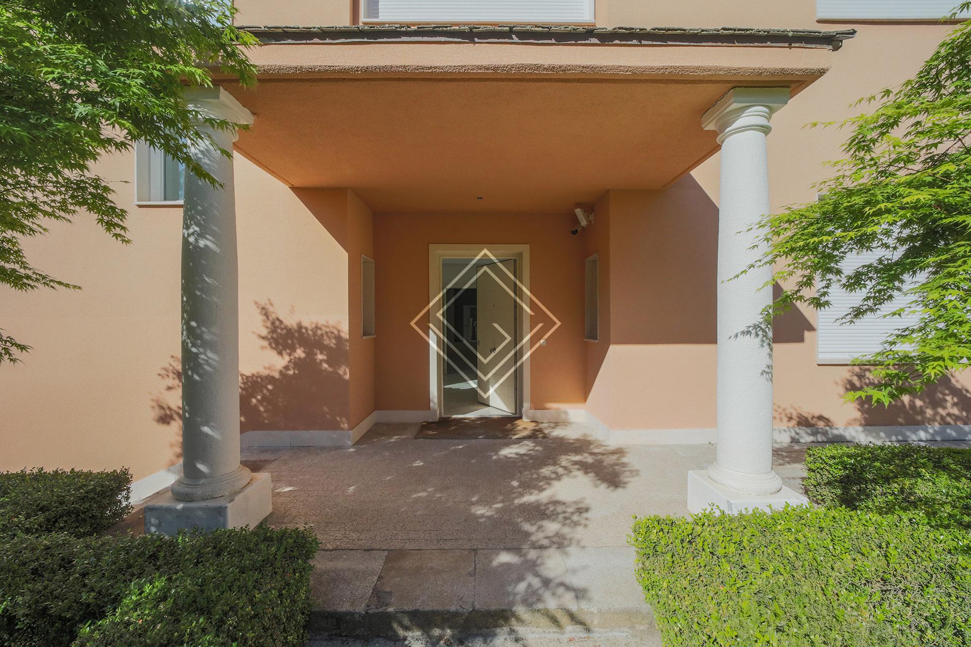 Fabulosa casa en alquiler en la Colonia Puerta de Hierro - Imagen 2