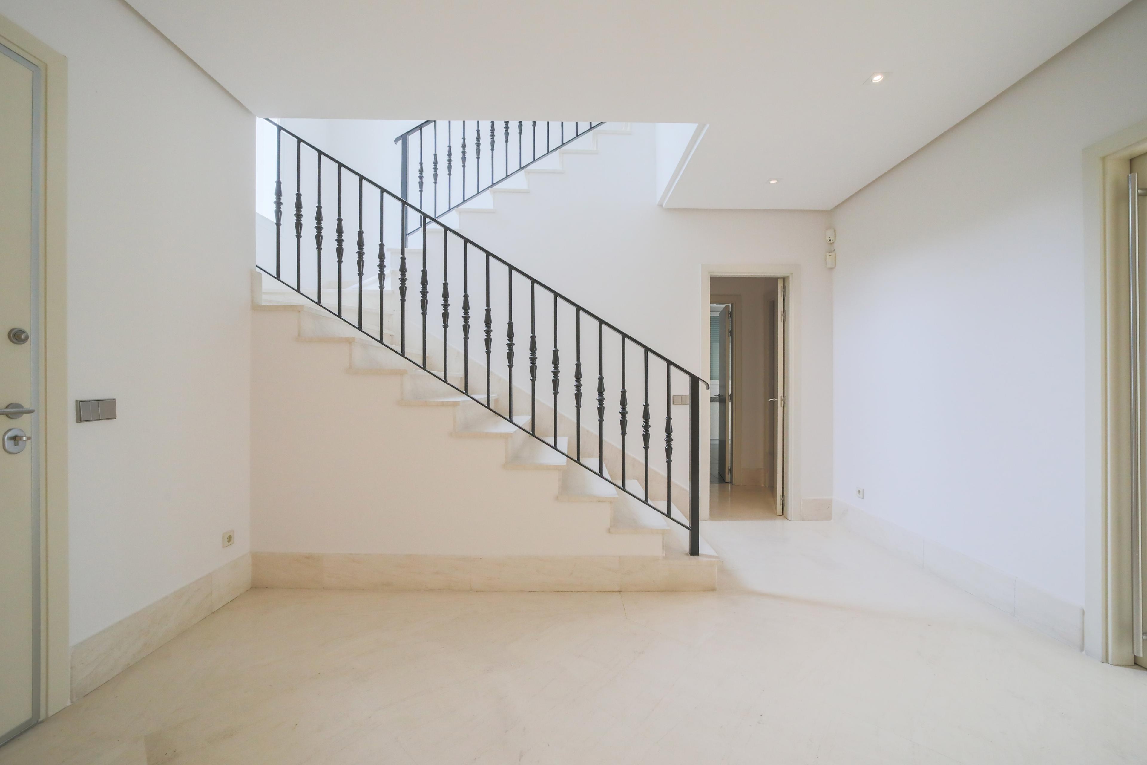 Fabulosa casa en alquiler en la Colonia Puerta de Hierro - Imagen 3