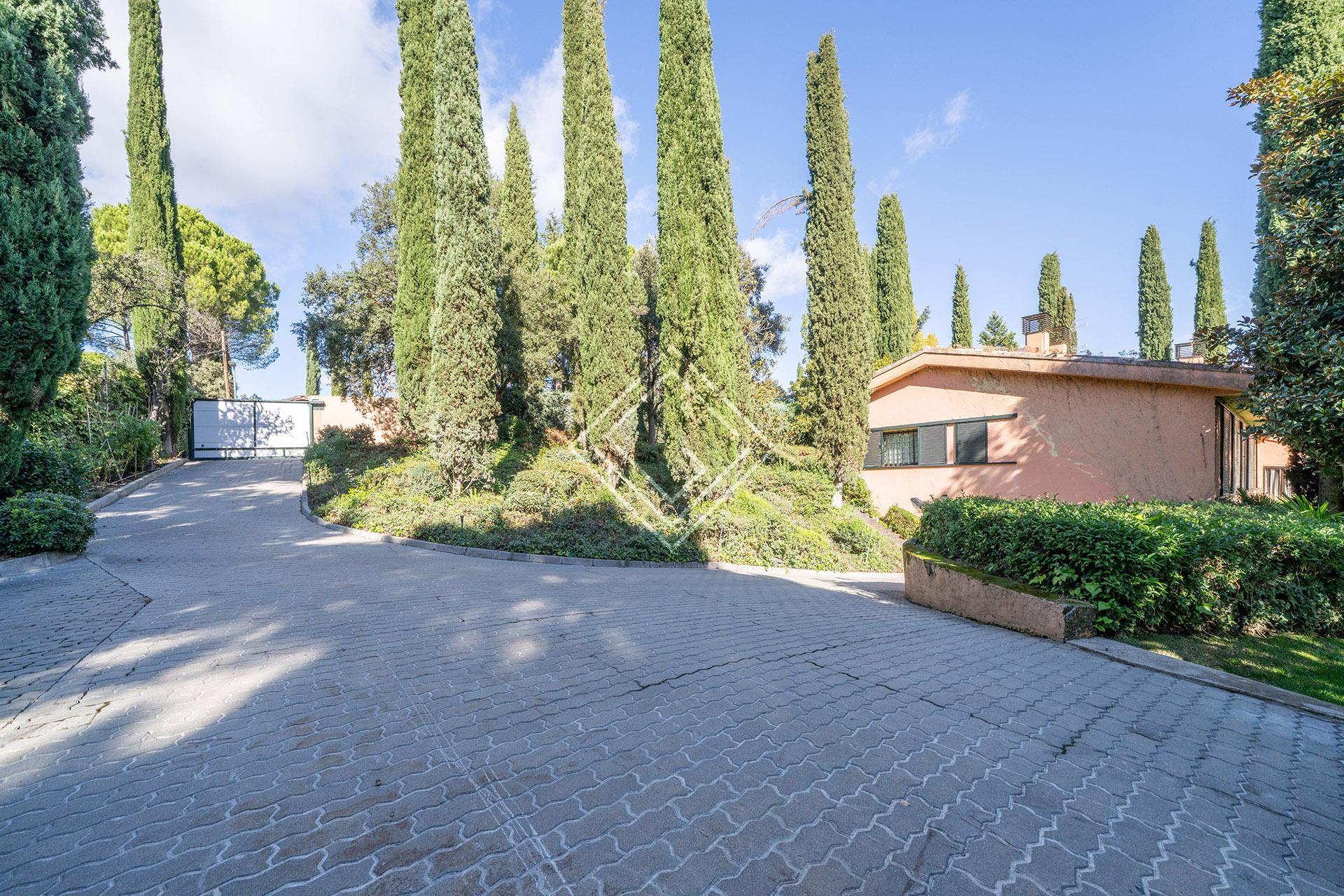 Casa en primera línea de Golf con piscina y pádel - Imagen 3